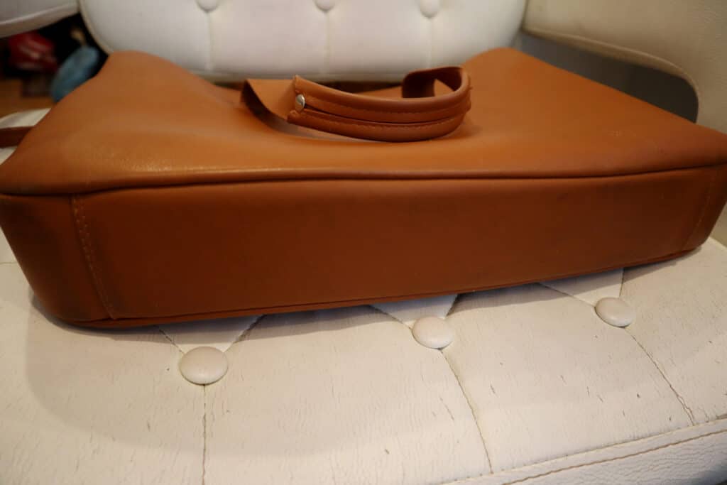 Harber London Everyday Leather Briefcase Bottom